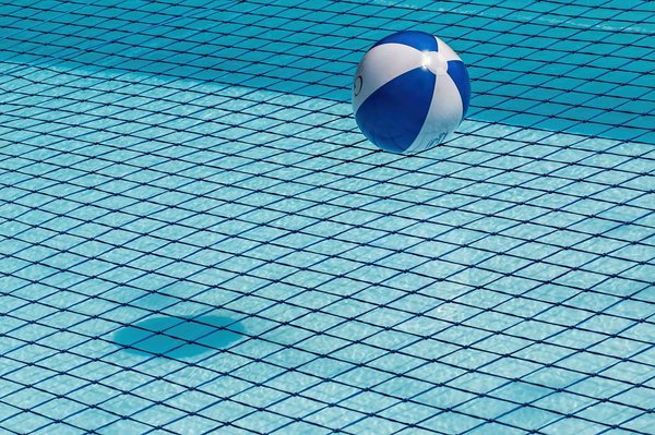 Les différents traitements pour équilibrer l'eau de votre piscine